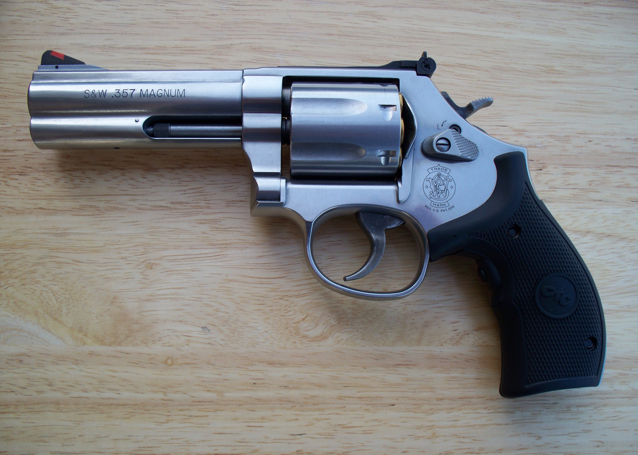 Smith & Wesson model 686 [online]. źródło: https://en.wikipedia.org/wiki/Smith_%26_Wesson_Model_686