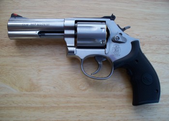 Smith & Wesson model 686 [online]. źródło: https://en.wikipedia.org/wiki/Smith_%26_Wesson_Model_686