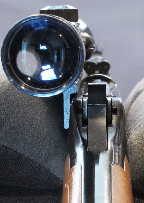 Tom Gaylord. Scout SWAT scope Winchester 94 with scope [online]. źródło: http://www.pyramydair.com/blog/2014/07/leapers-utg-accushot-2-7x44-scout-scope-part-3/