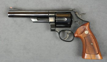 Smith & Wesson model Model 25-5 DA [online]. źródło: http://www.icollector.com/Smith-Wesson-Model-25-5-DA-revolver-45-Colt-cal-6-barrel-blue-finish-checkered-medallion_i11015638