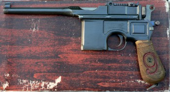 Pistolet Mauser Model C96 [online]. źródło: https://pl.wikipedia.org/wiki/Mauser-Werke_Oberndorf_Waffensysteme_GmbH